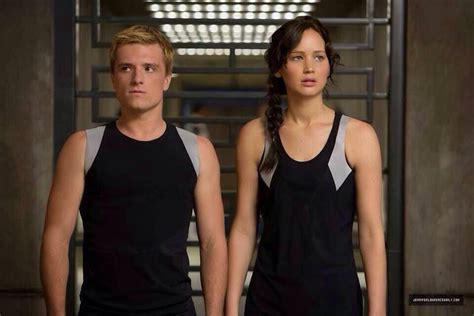 how tall is Peeta in the books: A Peek into Katniss Everdeen's Tribute